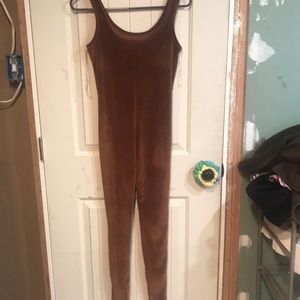 I’m selling a jump suit it’s brown its a small fits girls and women